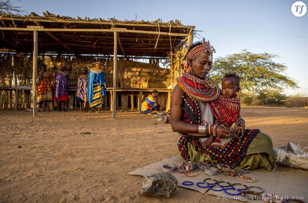 Les habitantes d&#039;Umoja vivent de la vente de bijoux artisanaux aux touristes
