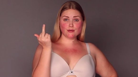 Ces femmes se mettent à nu pour faire un doigt d'honneur à Photoshop