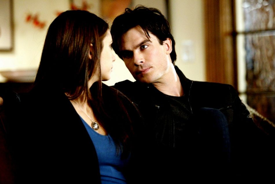 Damon et Elena en couple dans Vampire Diaries