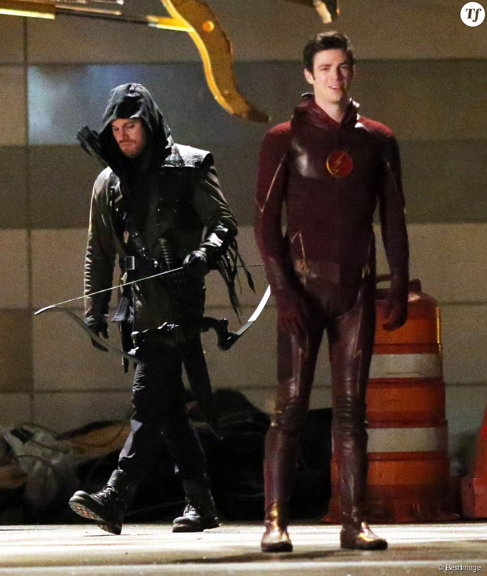  Exclusif - Grant Gustin (&quot;The Flash&quot;), Stephen Amell (&quot;Arrow&quot;), Robbie Amell (&quot;Firestorm&quot;) et Tom Cavanagh (&quot;Reverse Flash&quot;) se retrouvent sur le tournage de &quot;The Flash&quot; à Vancouver, le 26 mars 2015  