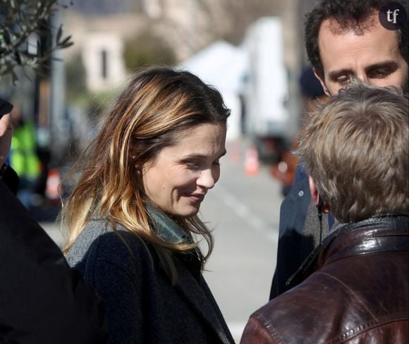 Barbara Schulz et Arié Elmaleh - Tournage de la série de TF1 "Les disparus du lac" dans le village de Bauduen (Var) le 19 février 2015. 