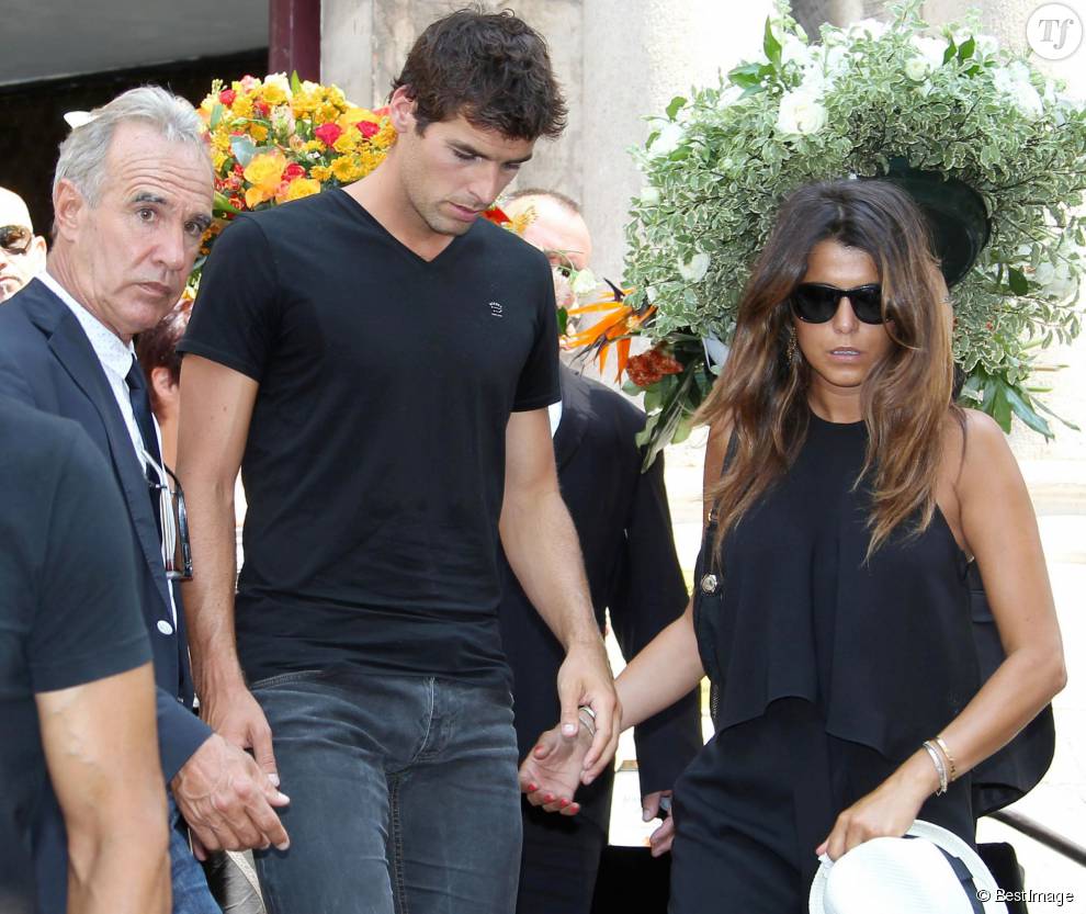   Yoann Gourcuff et sa compagne Karine Ferri - A Cannes, les sportifs rendent un dernier hommage à Tiburce Garou le 10 juillet 2015.  