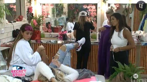 Coralie et Alia se disputent dans SS9