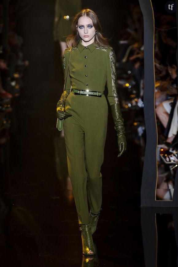 La couleur herbe séchée donne ce petit style militaire très attendu cette saison.