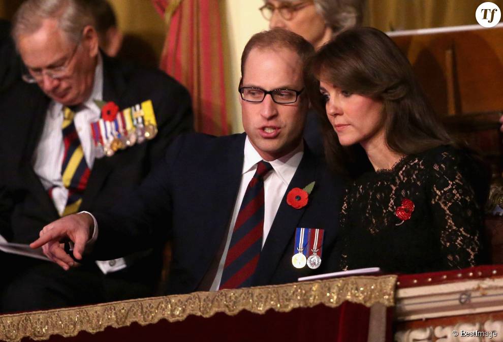 Kate Middleton et le prince William, en lunettes, au festi­val Royal Remem­brance