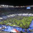  Photos des attentats du 13 novembre 2015 : les spectateurs du Stade de France se refugient sur la pelouse 