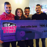 Secret Story 2015 : Emilie gagnante, elle reçoit son chèque (vidéo)