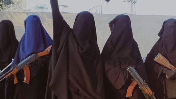 État islamique : "Il ne faut pas sous-estimer le rôle multiple des femmes"