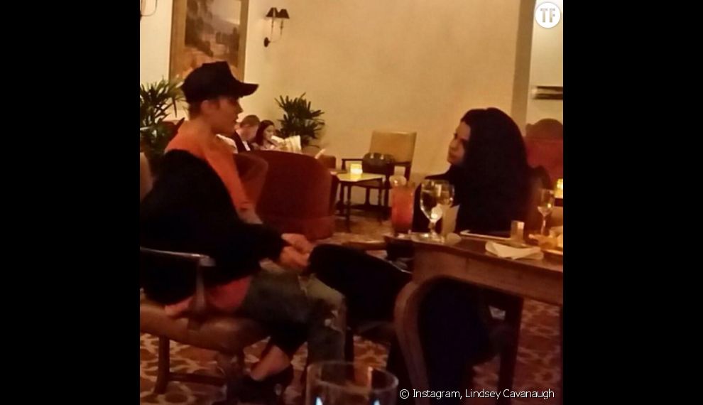 Justin Bieber et Selena Gomez prennent un verre dans hôtel de Beverly Hills