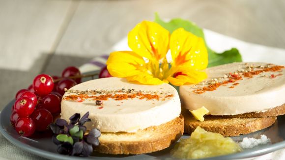 Recette gourmande : comment faire des toasts de pain d'épice au foie gras poêlé