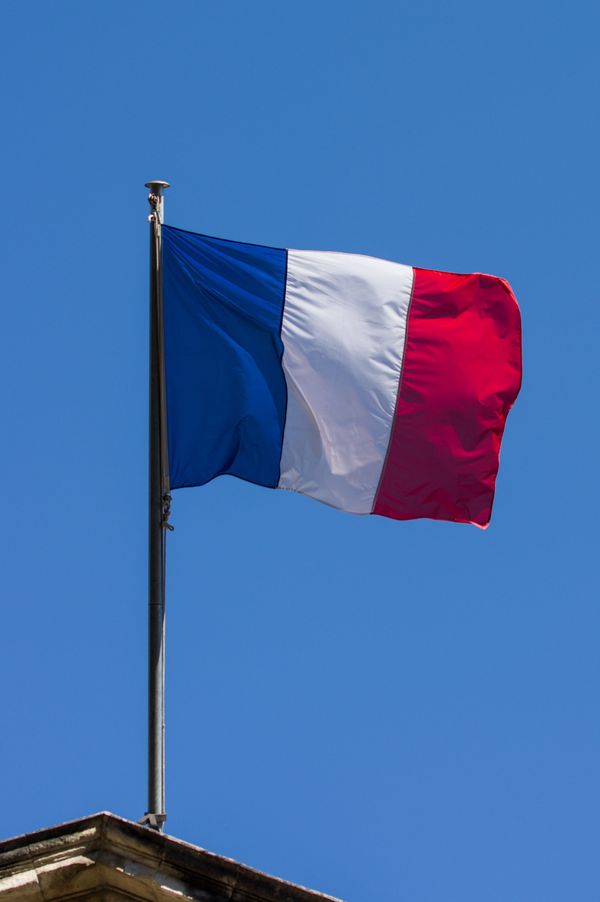 Où acheter un drapeau français tricolore sur Internet et ailleurs ? - Terrafemina