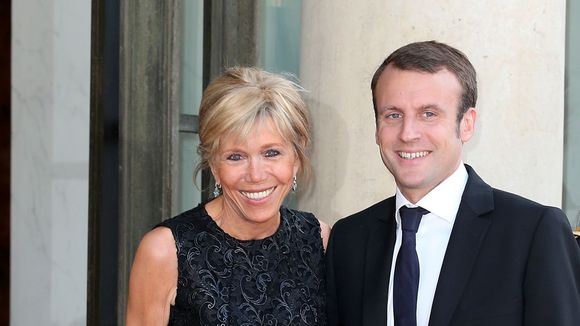 Emmanuel Macron : sa femme Brigitte, coqueluche de la mode, est "la nouvelle Chazal"