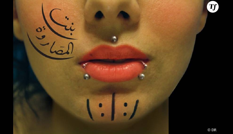 Couverture de l&#039;album  Bent al-Masarwa . Le visage percé de cette femme est considéré comme un signe de provocation en Egypte.