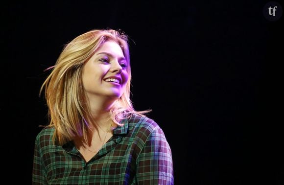 Louane Emera - Concert des Talents de France Bleu aux Folies Bergère à Paris le 10 novembre 2015. Louane Emera est le talent France Bleu de l'année. © Denis Guignebourg/Bestimage 