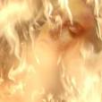 Damon brûle Elena dans l'épisode 11 de la saison 7
