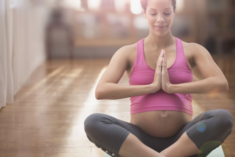 Postures de yoga pour femmes enceintes