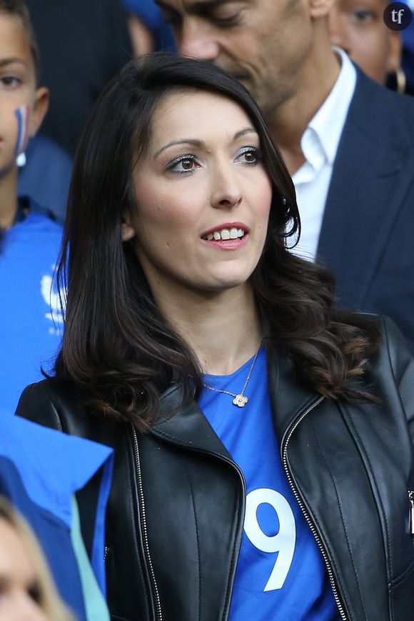 Jennifer Giroud (la femme d'Olivier Giroud) assiste au match de l'UEFA Euro 2016 France-Suisse au Stade Pierre-Mauroy à Lille, le 19 juin 2016