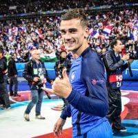 Antoine Griezmann : il fête la victoire des Bleus en famille (photos)