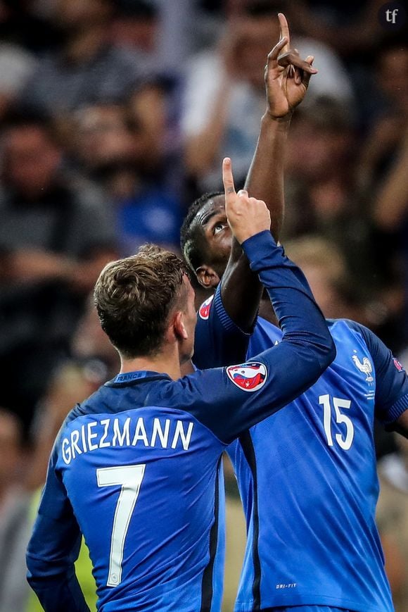 Antoine Griezmann et Paul Pogba lors de la demi-finale de l'Euro 2016 "France - Allemagne" au stade Vélodrome à Marseille, le 7 juillet 2016