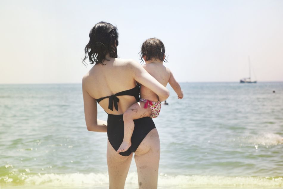 Voici les 10 règles de sécurité à connaitre pour se baigner avec un bébé en toute sécurité.
