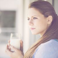 Pourquoi vous devriez boire un verre de lait avant un long trajet en voiture