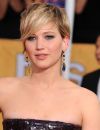 Changement de taille pour Jennifer Lawrence et sa coupe courte au style faussement décoiffé.