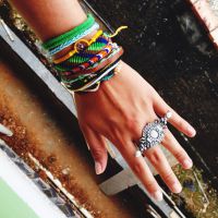 DIY : comment faire un joli bracelet brésilien (vidéo)