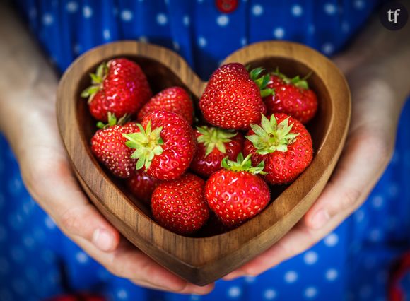 La recette des sucettes fraises façon pommes d'amour