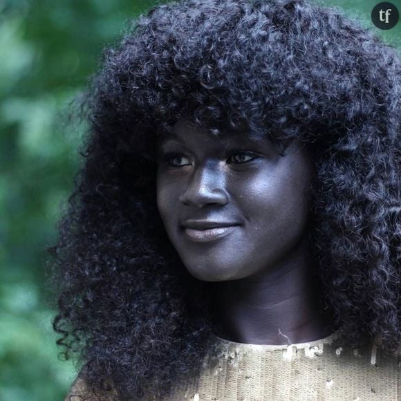 Khoudia Diop : harcelée à cause de sa couleur de peau, elle devient mannequin et brise les diktats de la beauté conventionnelle