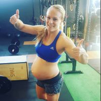 Enceinte de 39 semaines, elle boxe comme une championne