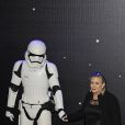 Carrie Fisher et Gary à la première de "Star Wars: Le réveil de la Force" à Londres le 16 décembre 2015