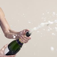 Vous avez toujours ouvert une bouteille de champagne de la mauvaise manière