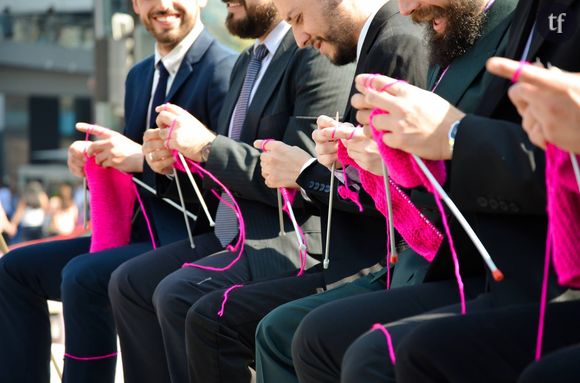 Au Chili, un collectif d'hommes tricote pour lutter contre les stéréotypes