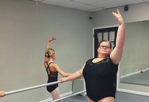 Cette jeune ballerine pulvérise les stéréotypes du "corps de danseuse"