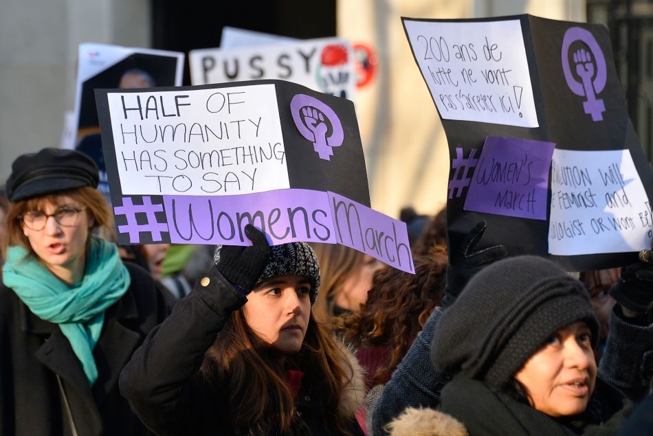 Manifestantes lors de la Women's March à Paris en janvier 2017