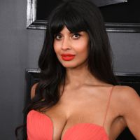 "Où sont mes vergetures ?" : l'actrice Jameela Jamil dénonce les retouches sur sa photo