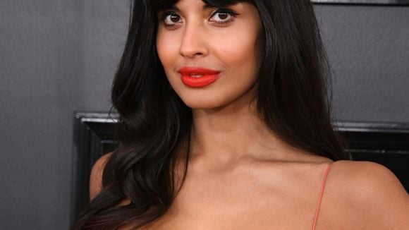 "Où sont mes vergetures ?" : l'actrice Jameela Jamil dénonce les retouches sur sa photo