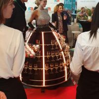 Sexisme : une femme en "robe champagne" à un salon d'entreprises à Amiens choque