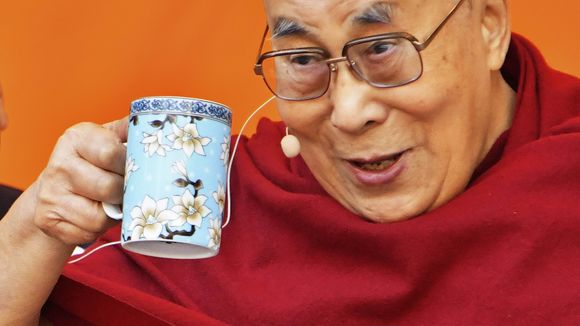 Le Dalaï-Lama pense (encore) que sa successeuse "doit être belle"