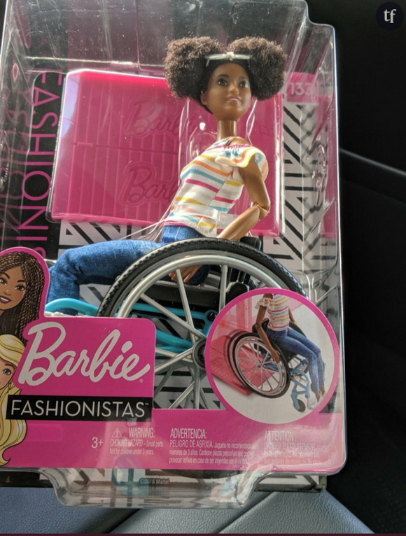 La nouvelle Barbie noire en fauteuil roulant