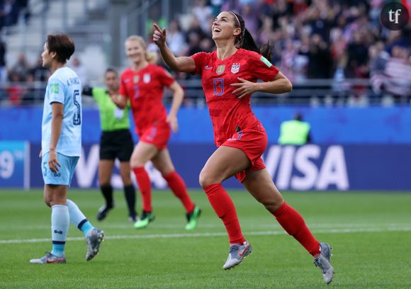 Alex Morgan s'adresse aux jeunes filles. Getty Images. 