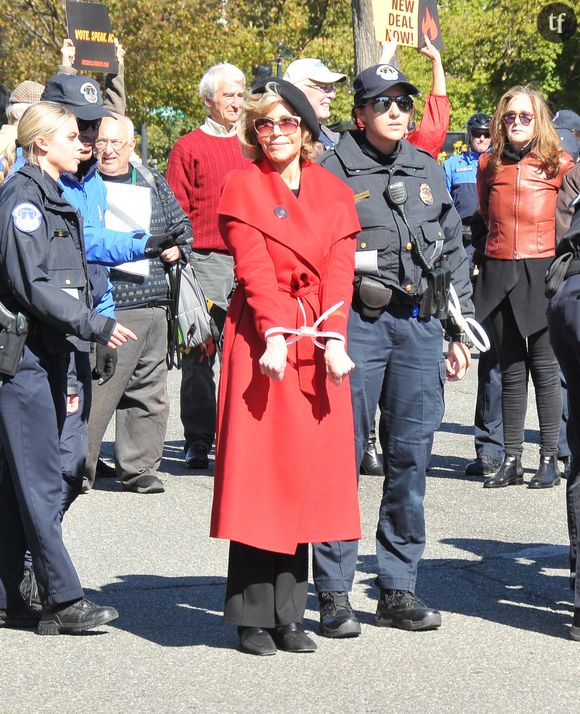 Jane Fonda arrêtée lors d'une manifestation pour le climat à Washington le 18 octobre 2019