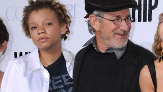 La fille de Steven Spielberg se lance dans le porno (et son père la soutient)