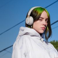 Billie Eilish se déshabille et livre un message anti body-shaming puissant