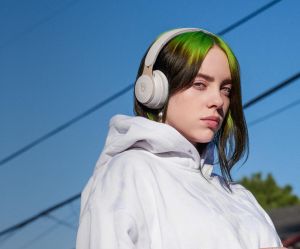 Billie Eilish se déshabille et livre un message anti body-shaming puissant