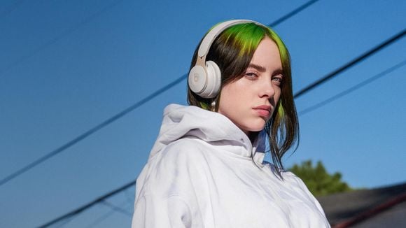 Billie Eilish se déshabille et livre un message anti body-shaming puissant