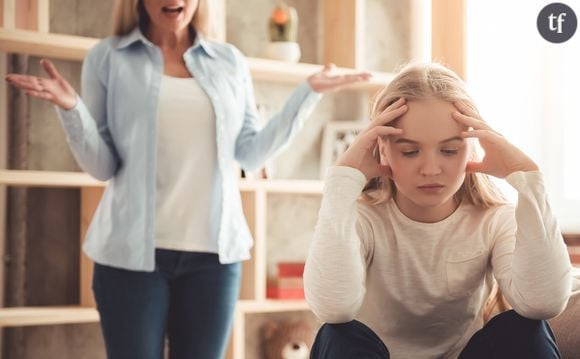 La culpabilisation, la dévalorisation, le chantage affectif, sont des comportements de parents toxiques.