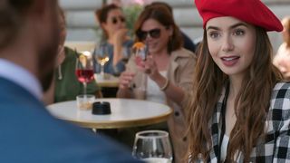 "Emily in Paris", la série bête et sexiste de Netflix qu'on adore détester