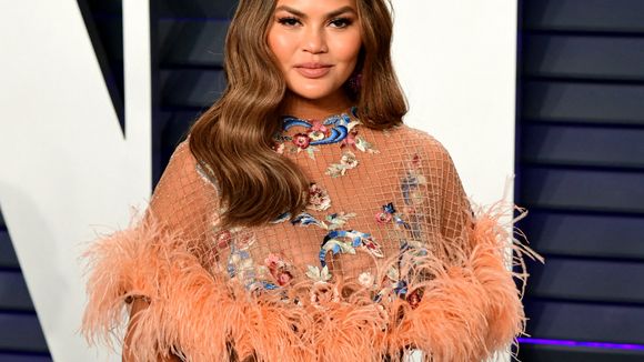 Chrissy Teigen appelle à stopper le "biberon-shaming"