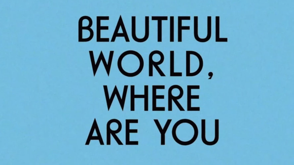 Sally Rooney, l'autrice de "Normal People", sort un nouveau livre (et on se réjouit)